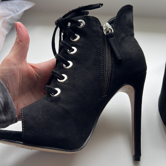 Black open toed booties. Size 5. Suede like material. Aldo. - Picture 4 of 10